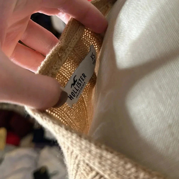Hollister V-Neck Sweater - Picture 4 of 4